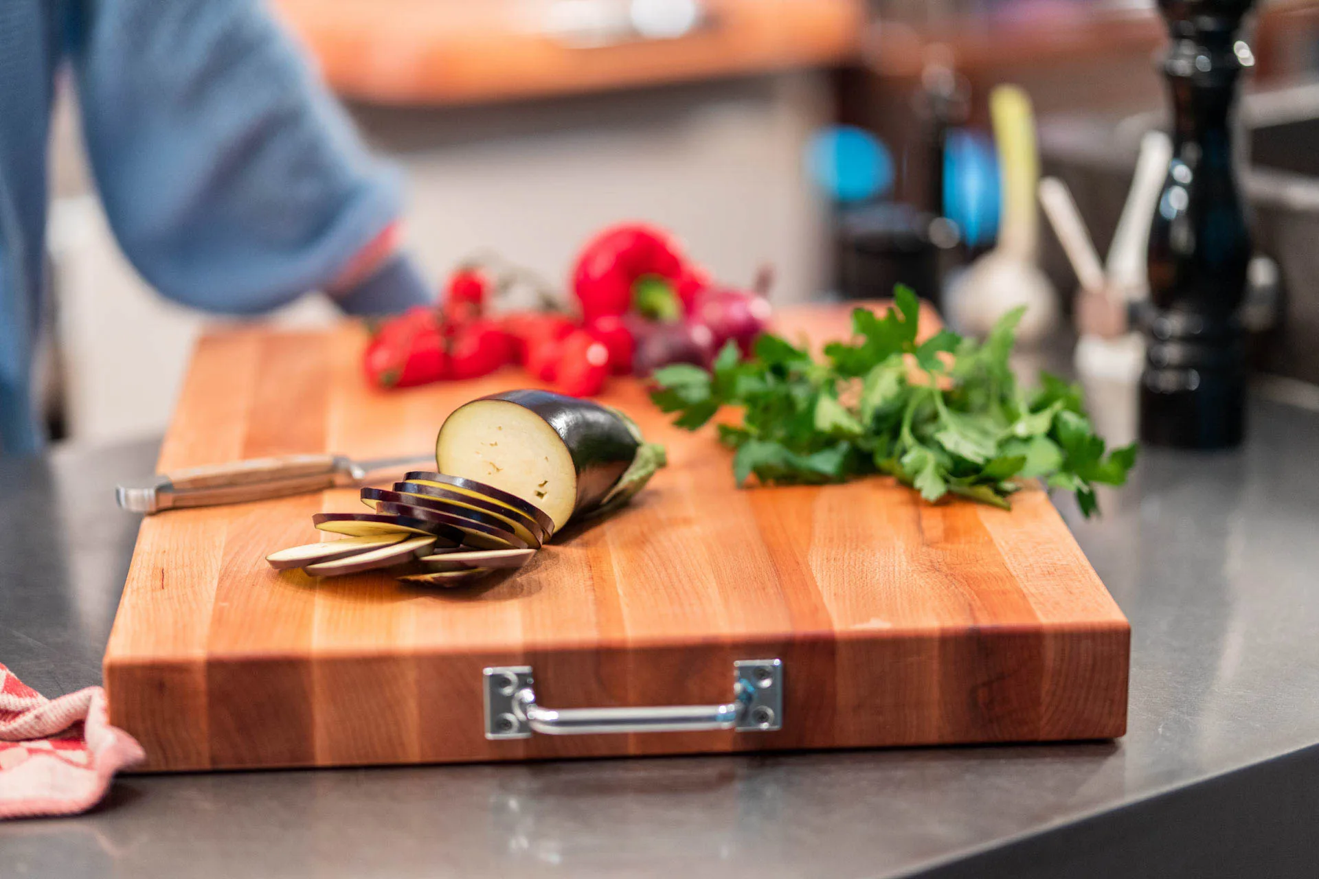 Prep-N-Serve Hard Maple Schneidebrett mit Saftrille, Edelstahlgriffe; beidseitig einsetzbar 11
