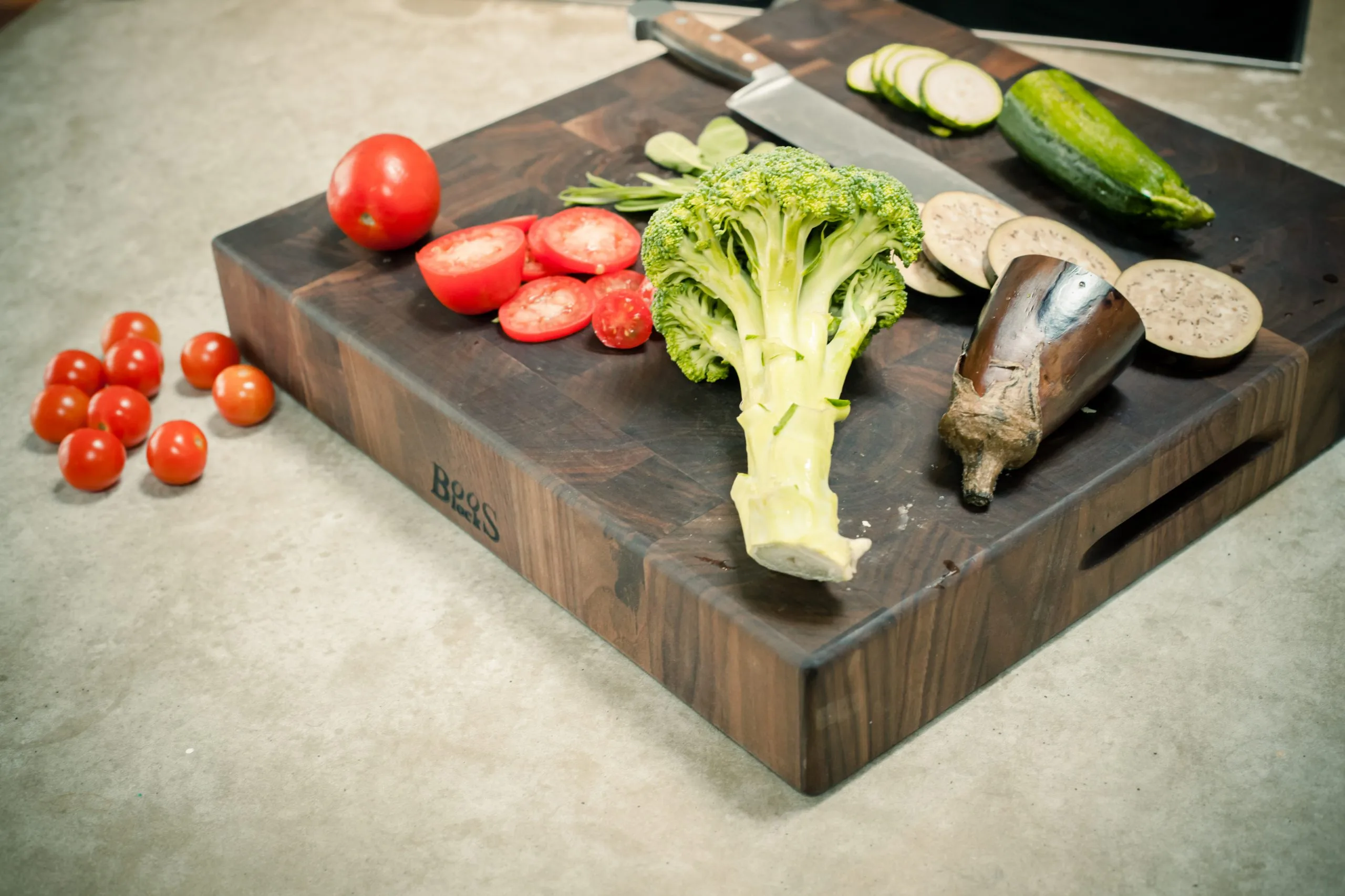Black walnut face wood chopping board with recessed grips; can be used on both sides 5