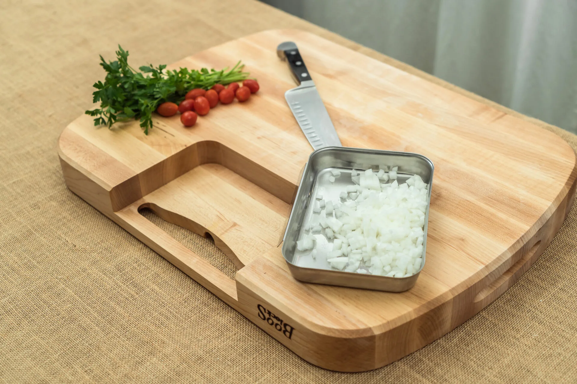 Pro Chef Hard Maple Tranchierbrett mit Saftrille, Pyramidenstruktur, Edelstahlauffangschale; beidseitig einsetzbar 20