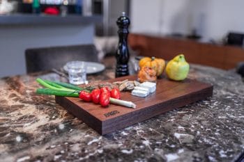 Boos 1887 / Rustic Edge One-piece cutting board; Black Walnut; can be used on both sides 17