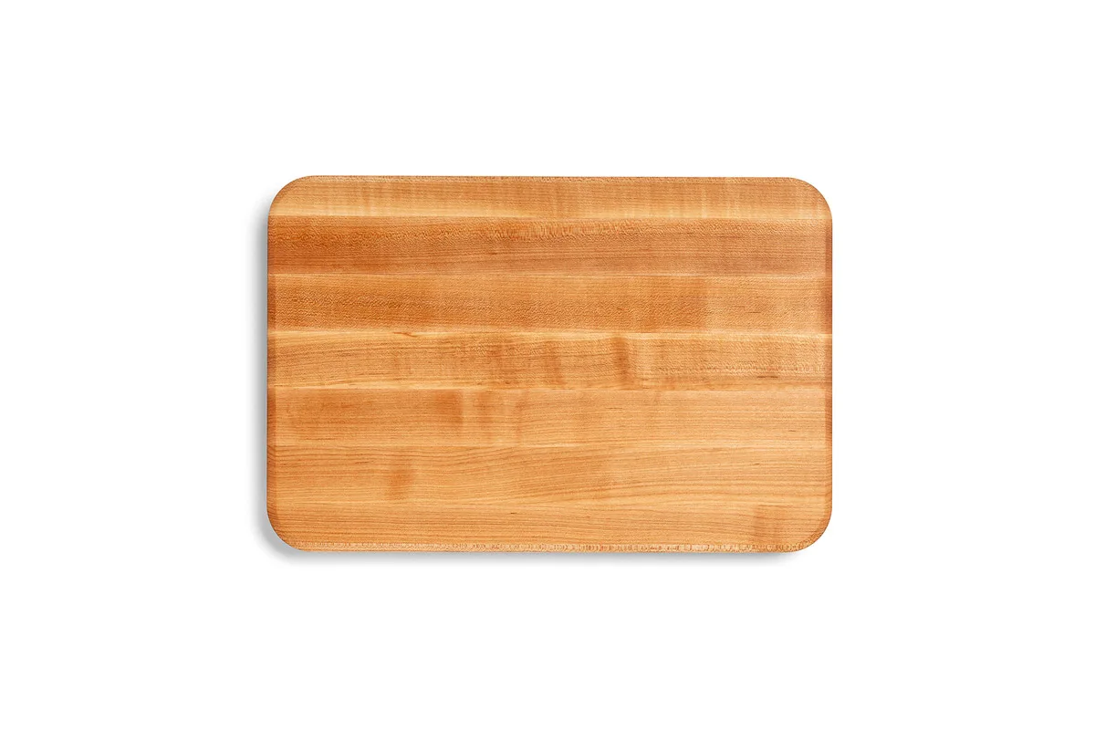 Chop-N-Serve Hard Maple Schneidebrett mit Griffmulden; beidseitig einsetzbar 19 Chop-N-Serve hard maple chopping board with recessed grips; can be used on both sides 18